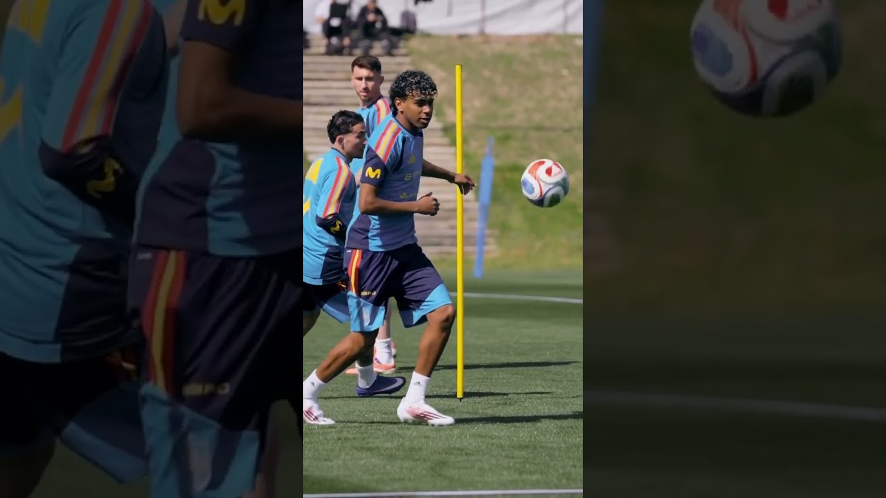 Video: ¡AMOR INCONDICIONAL DE LAMINE Y LA PELOTA! | @sefutbol | #Shorts
