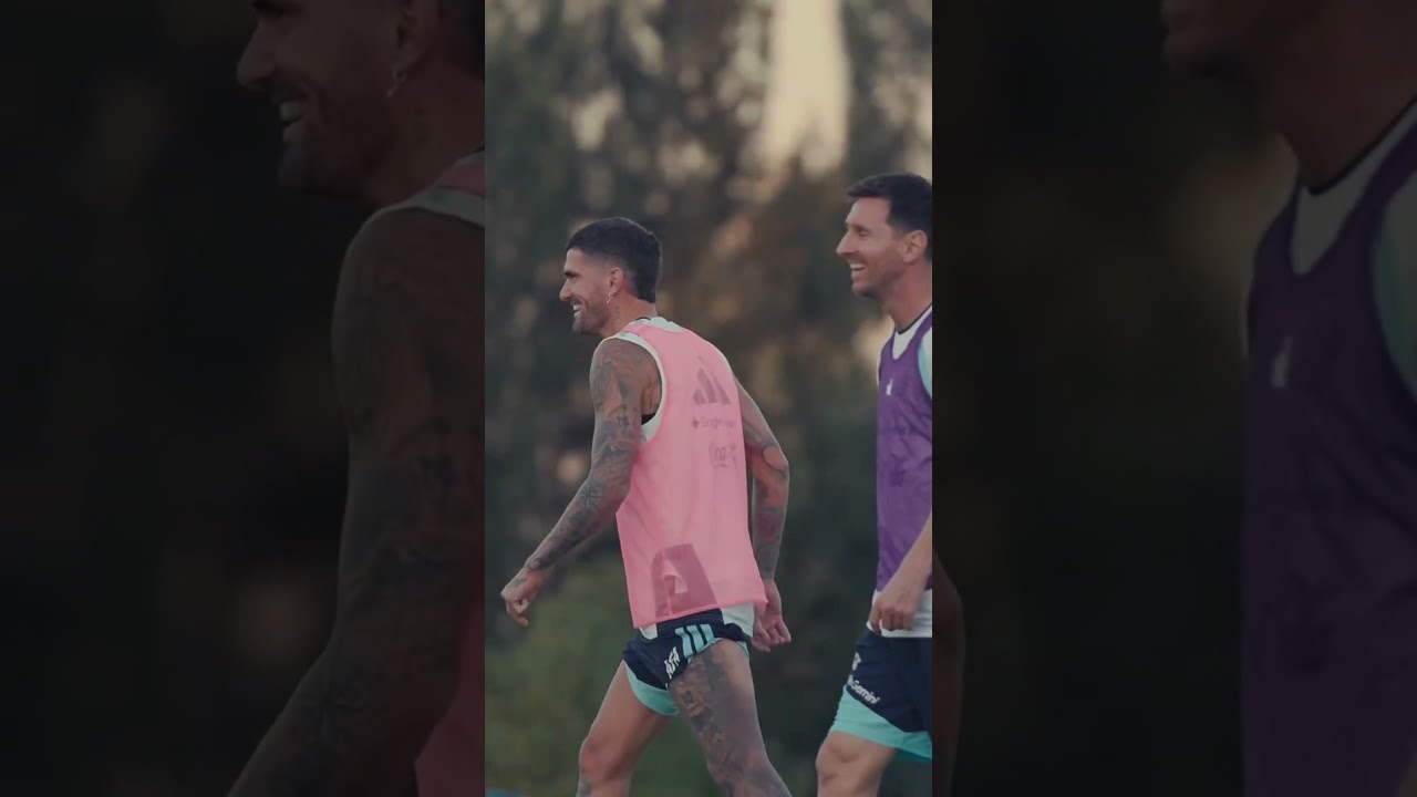 Video: ¡EL DIBU NO PERDONE NI DE DELANTERO! Emi Martínez un momento top en la práctica en Ezeiza | #Shorts