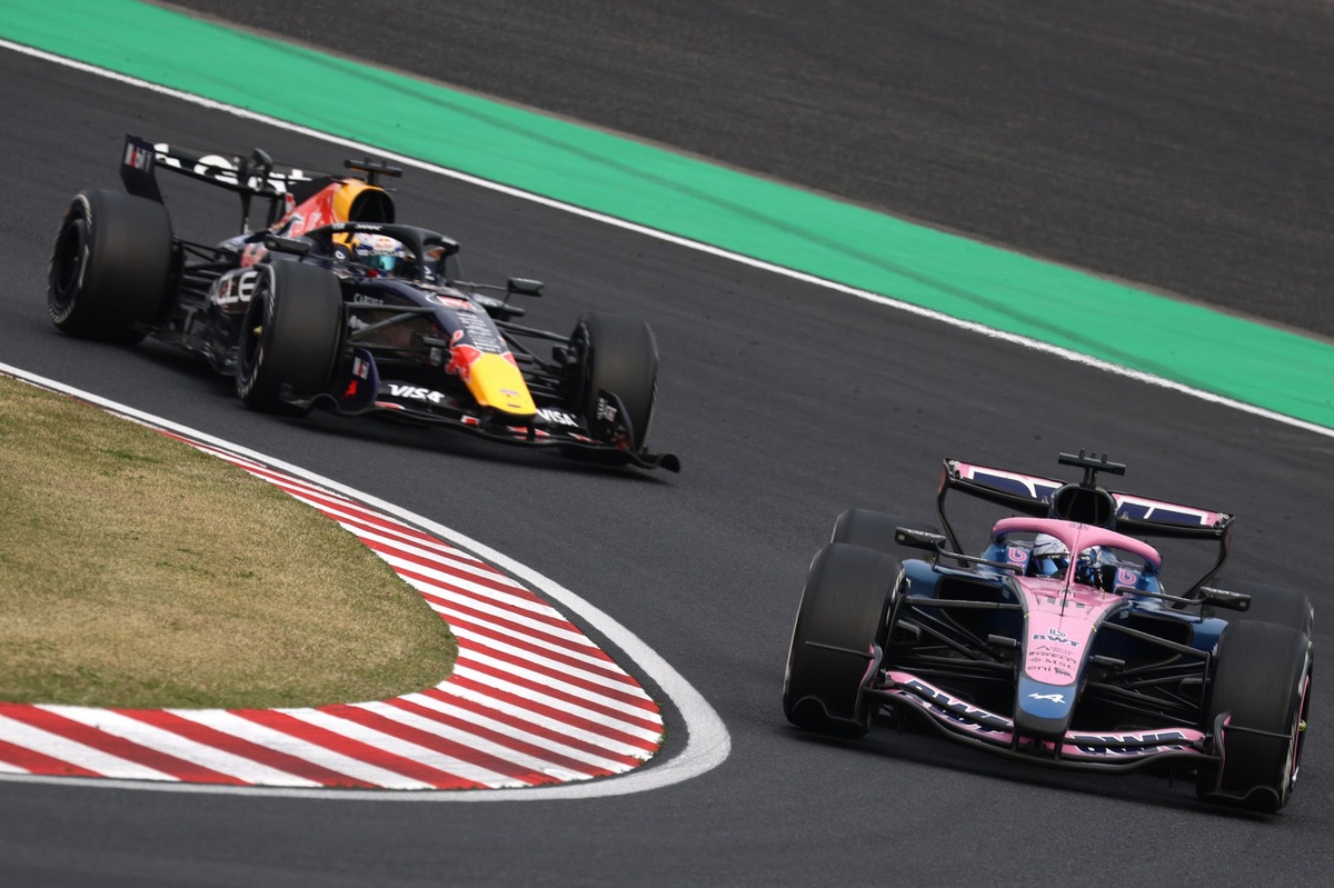 El sarcástico saludo de Max Verstappen a Pierre Gasly en el GP de Japón de F1