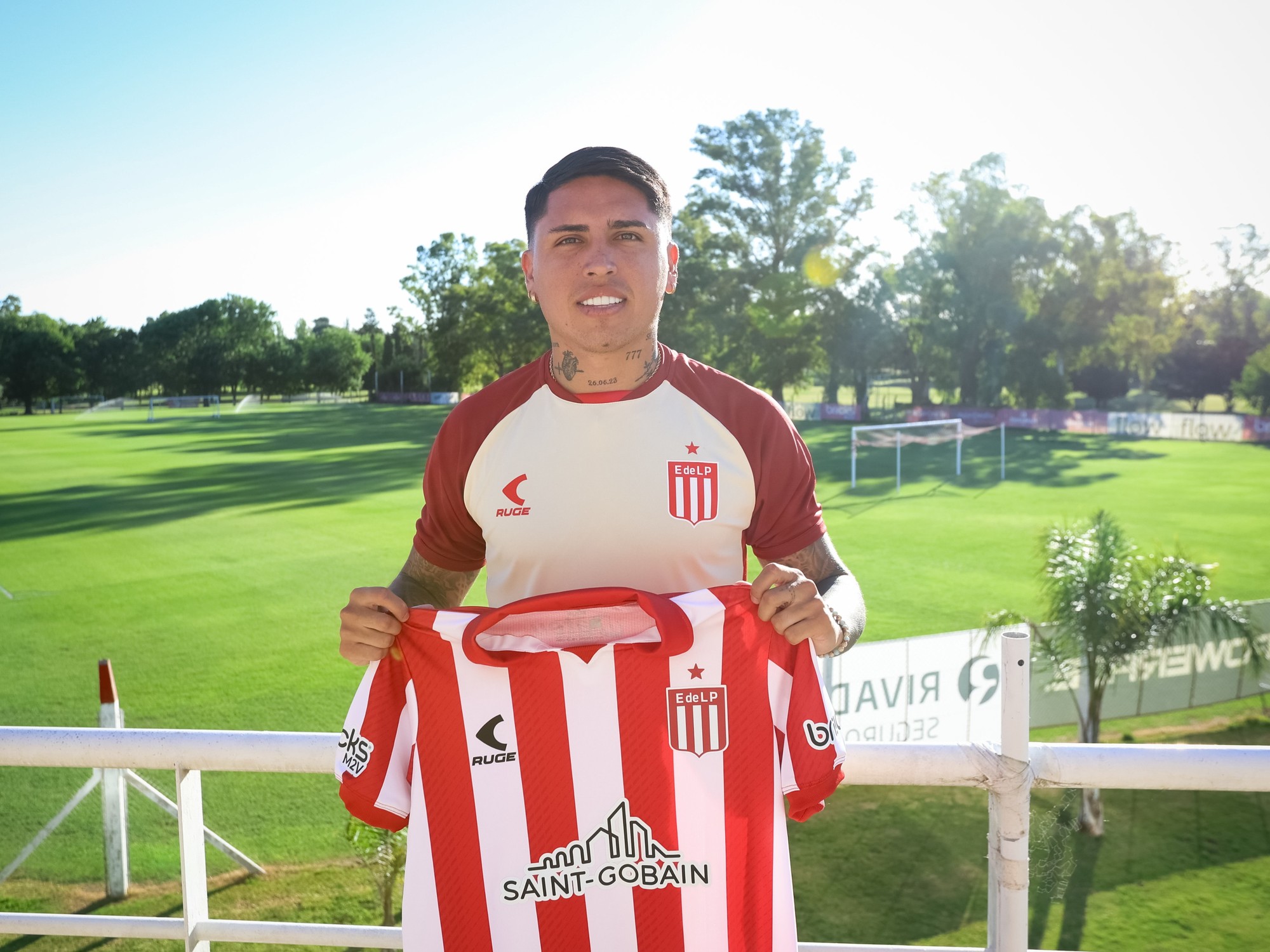 Estudiantes fue inhibido por una deuda en la compra de un jugador traído por Foster Gillett