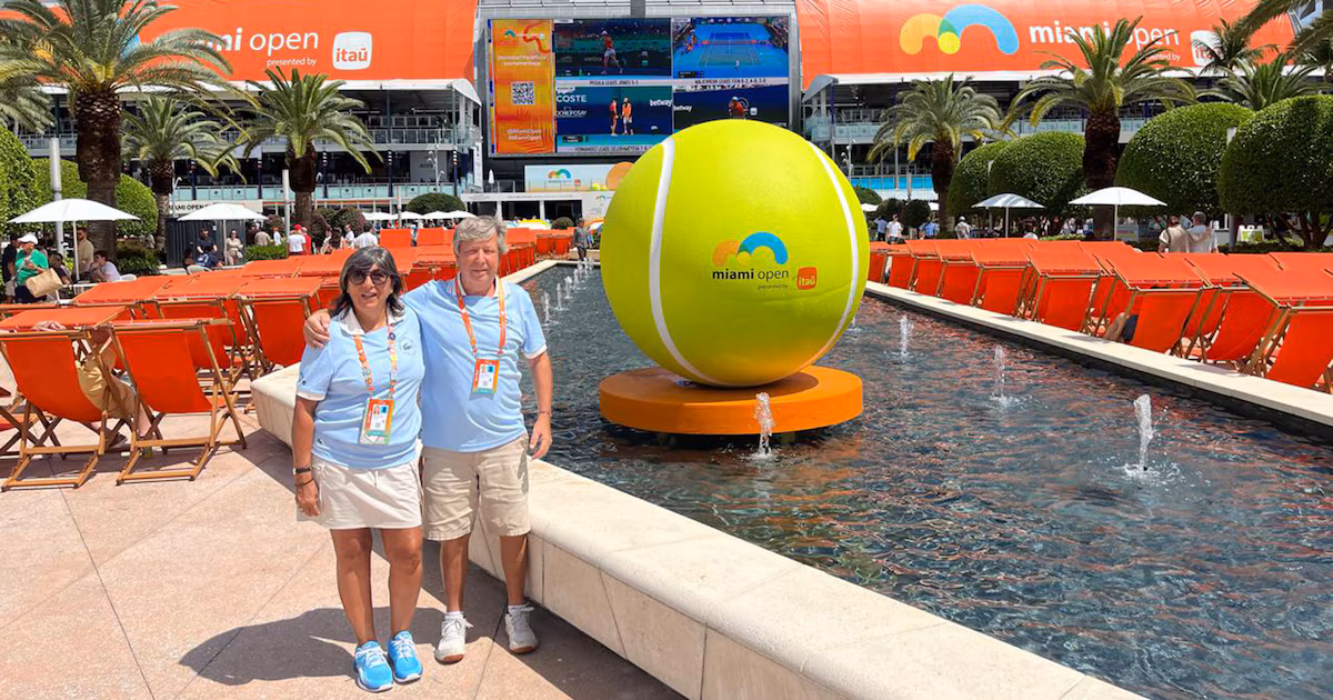 La pareja de argentinos que convirtió al Miami Open en un ritual de vida: viajan como voluntarios desde hace más de 20 años