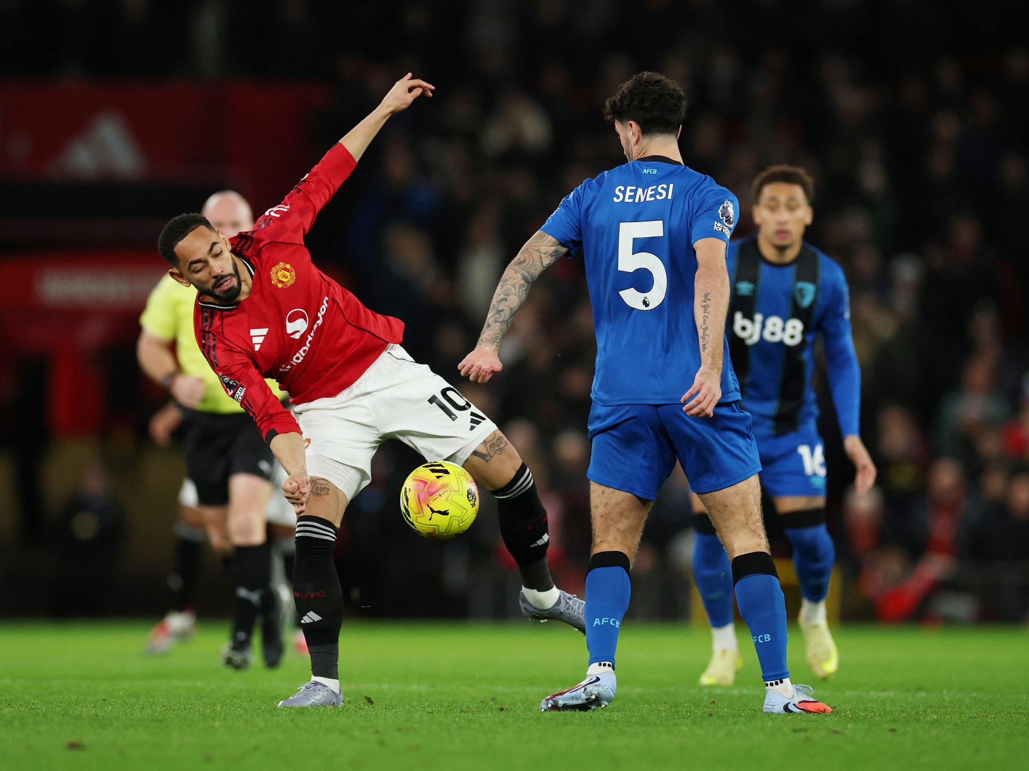 El Bournemouth de Senesi recibe al United en un duelo clave de la Premier