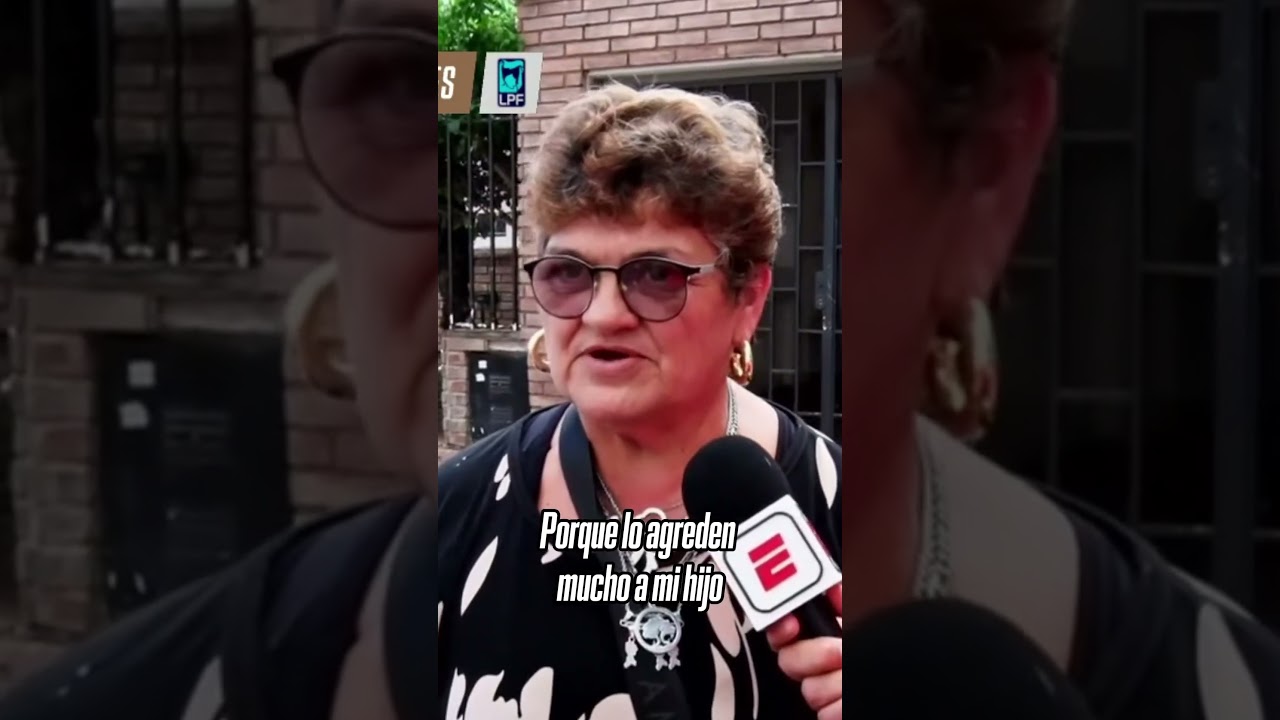 Video: «COMO MAMÁ, ME DUELE QUE LO TRATEN MAL»: el hermoso momento de Alarcón con su madre | #Shorts