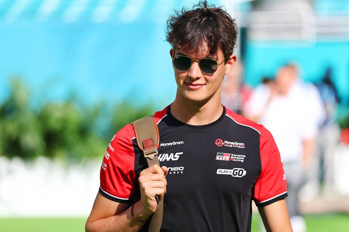 Bearman revela el extravagante regalo de Navidad que le compró a su hermano menor