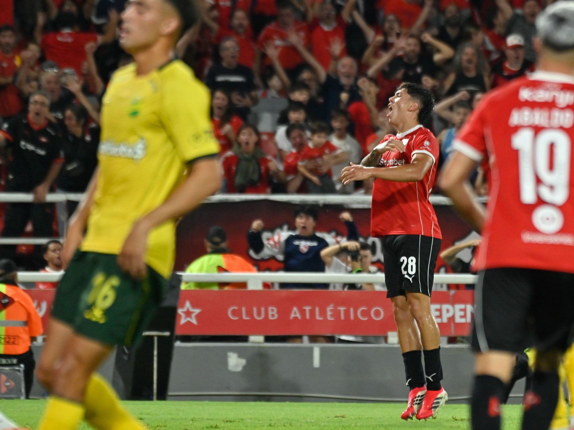 Maxi Gutiérrez: primer gol en Independiente, aplausos y figura