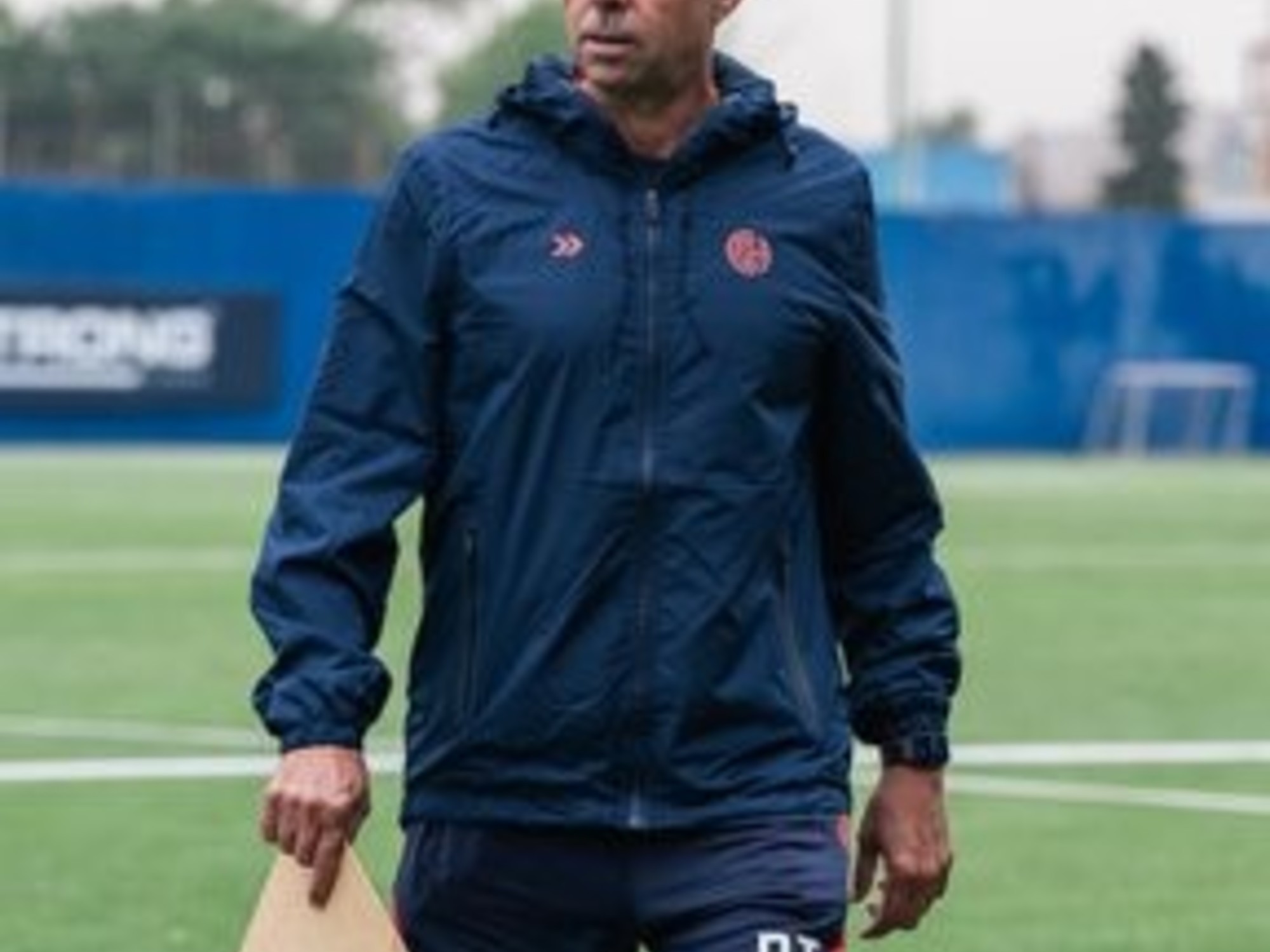 Álvarez probó tres variantes pesando en Vélez