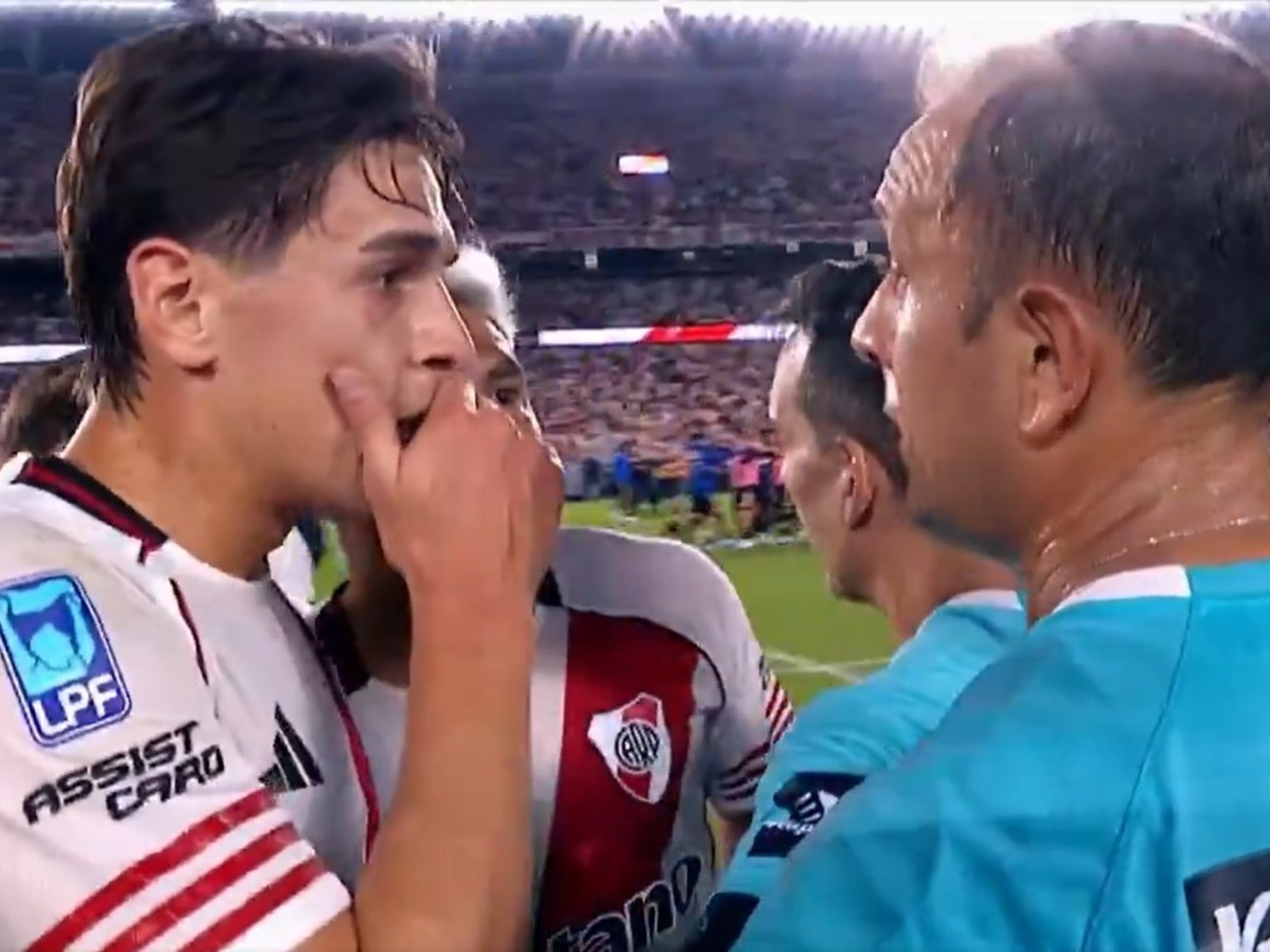 Martínez Quarta estalló contra el árbitro: «Me extraña de vos que vas al Mundial»