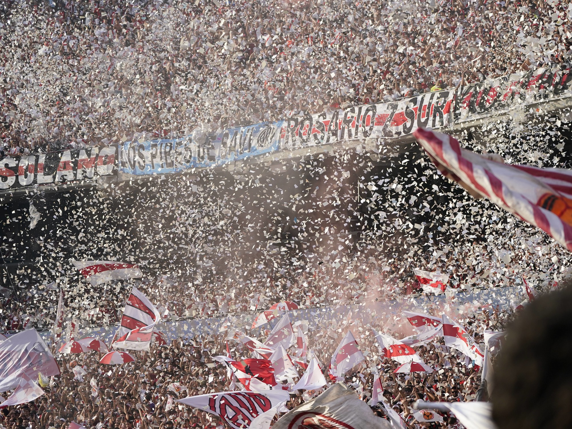 El recibimiento de River ante Boca: volaron 52 toneladas de papelitos y el recuerdo del gol del Beto Alonso