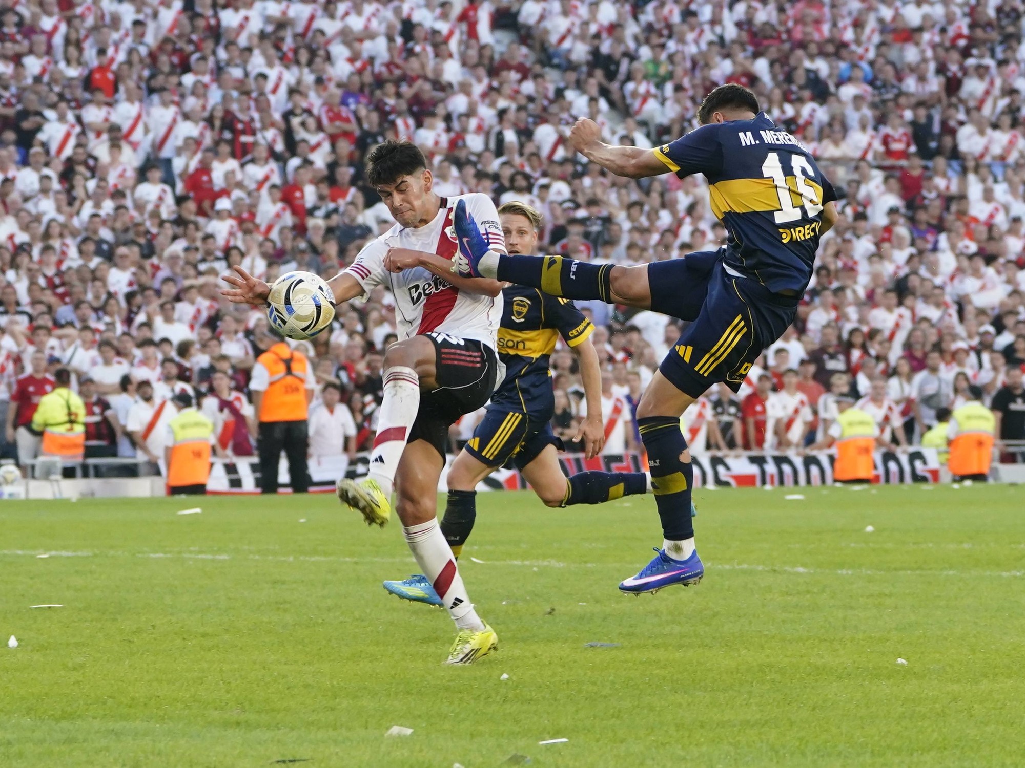 El penal por VAR para Boca y por qué no echaron a Rivero