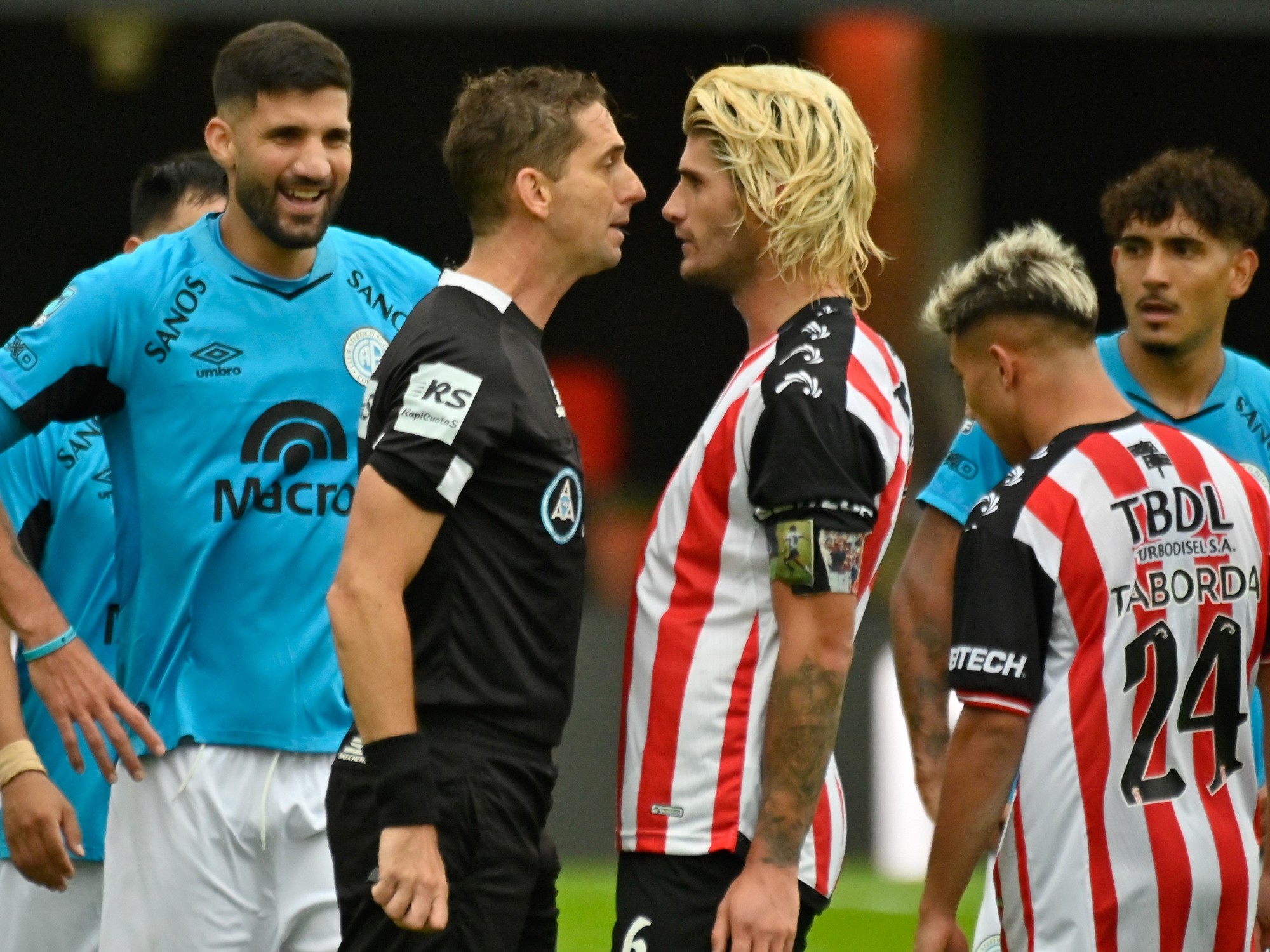 Video: Insua pegó un patadón pero no lo echaron