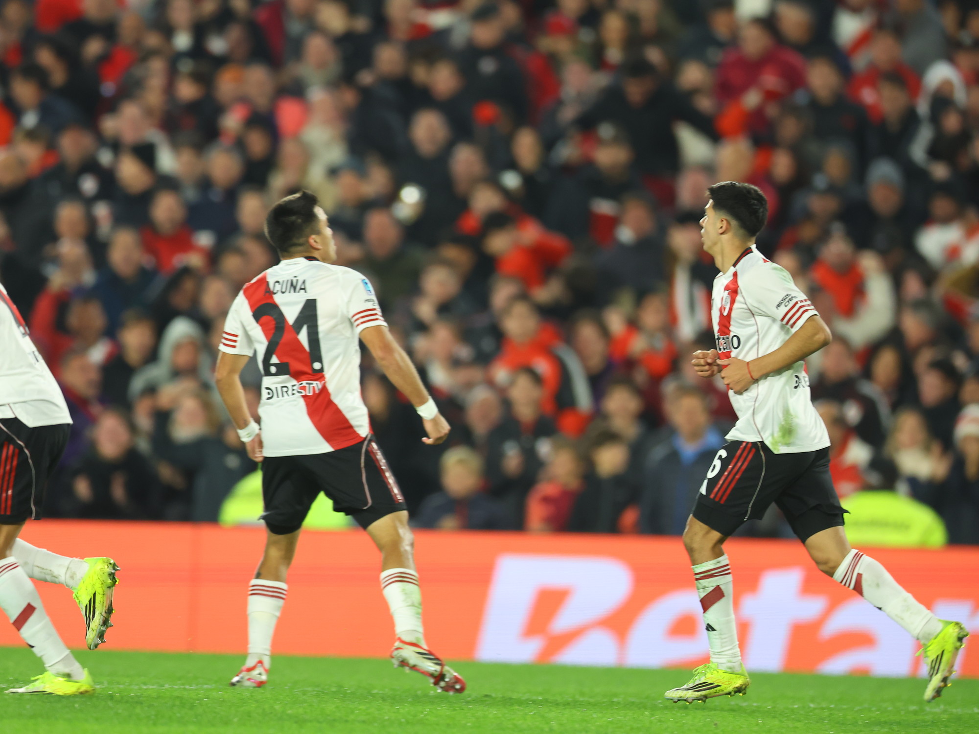 Video: el golazo de River con los sellos de Quintero y Acuña