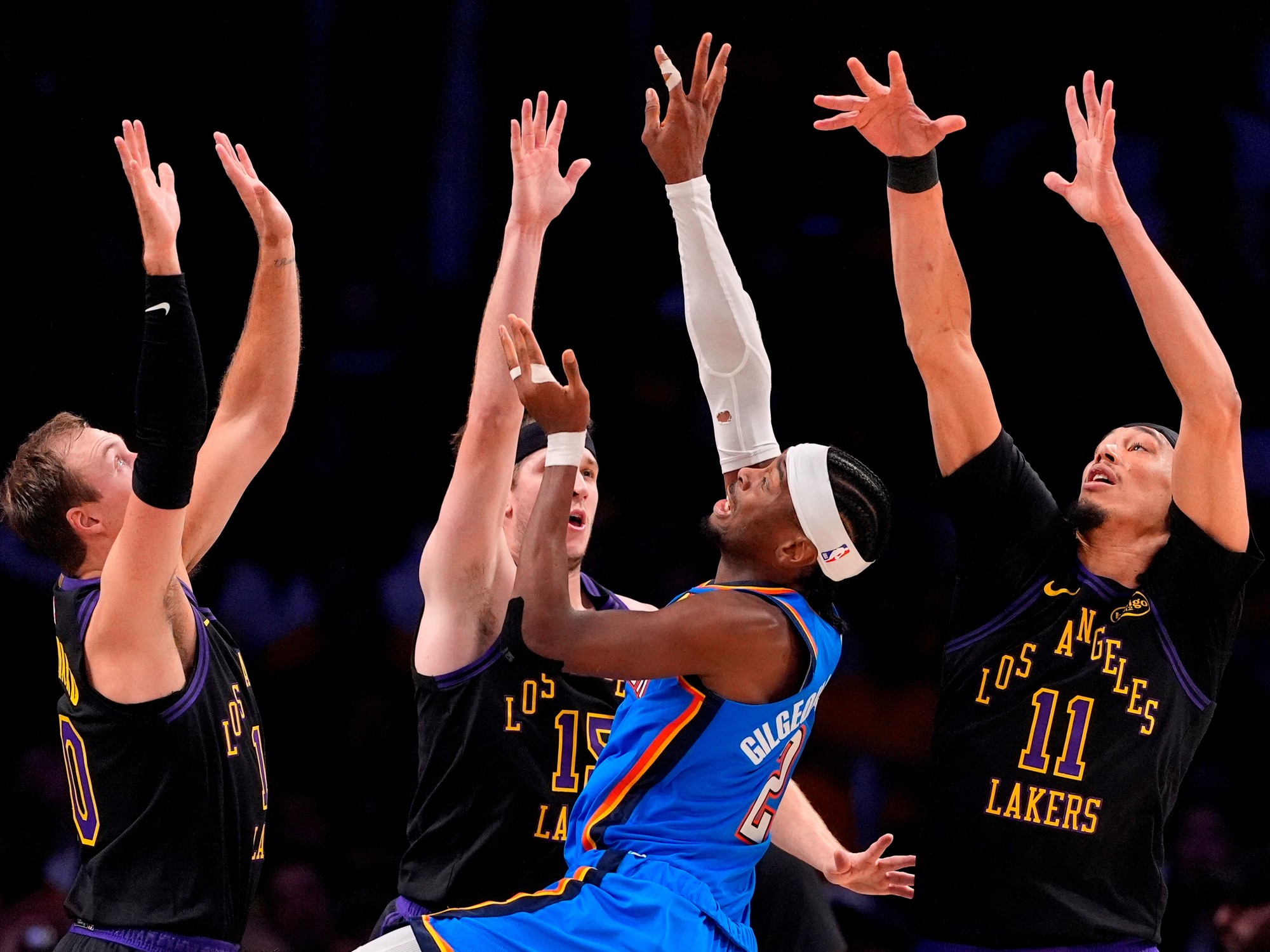 NBA: los Thunder barrieron a los Lakers y dejaron a LeBron pensando en el retiro