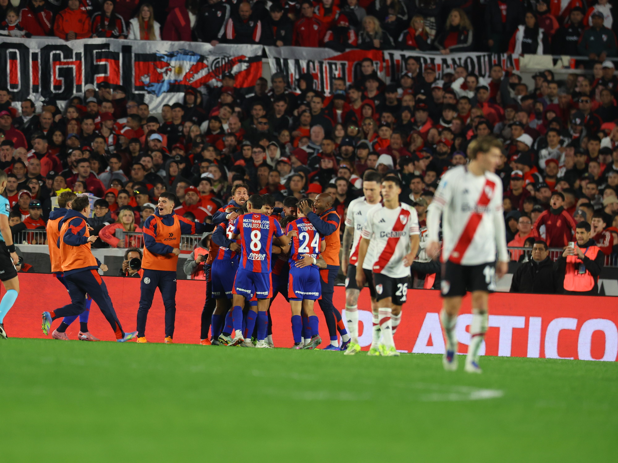 Tremendo Auzmendi: la racha goleadora que extendió ante River