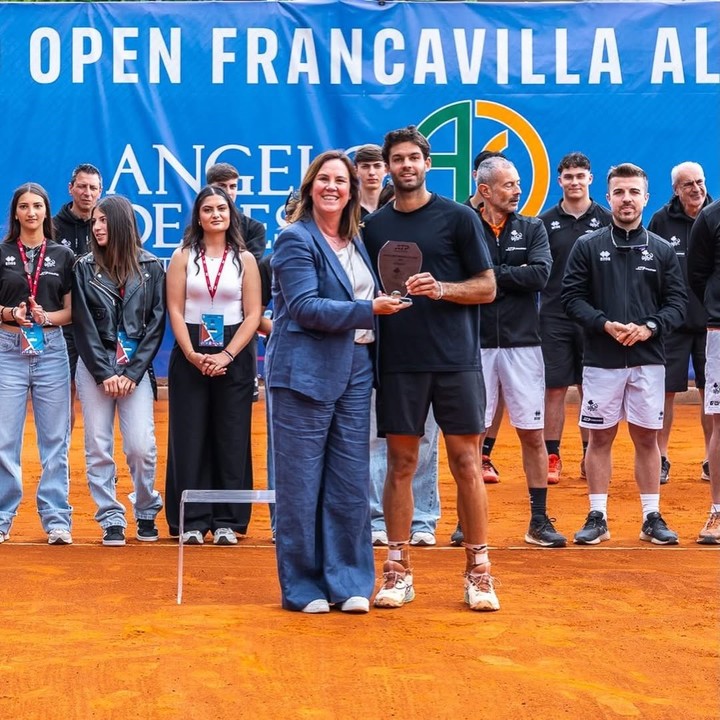 Ganó el challenger de Francavilla al Mare, subió 30 puestos en el ranking y le dio una nueva copa al tenis argentino