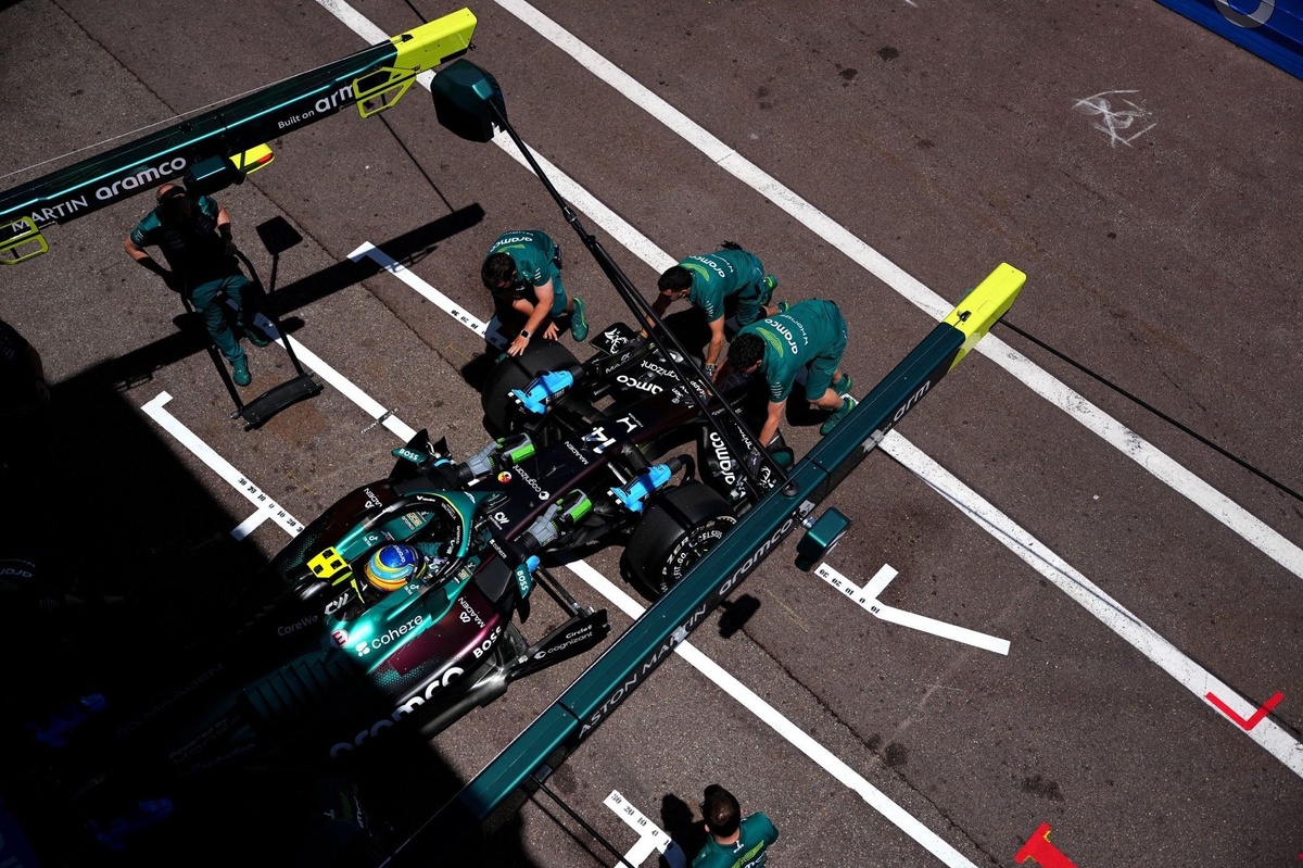 Aston Martin explica los problemas del coche tras el accidente de Alonso en la FP1 de Mónaco