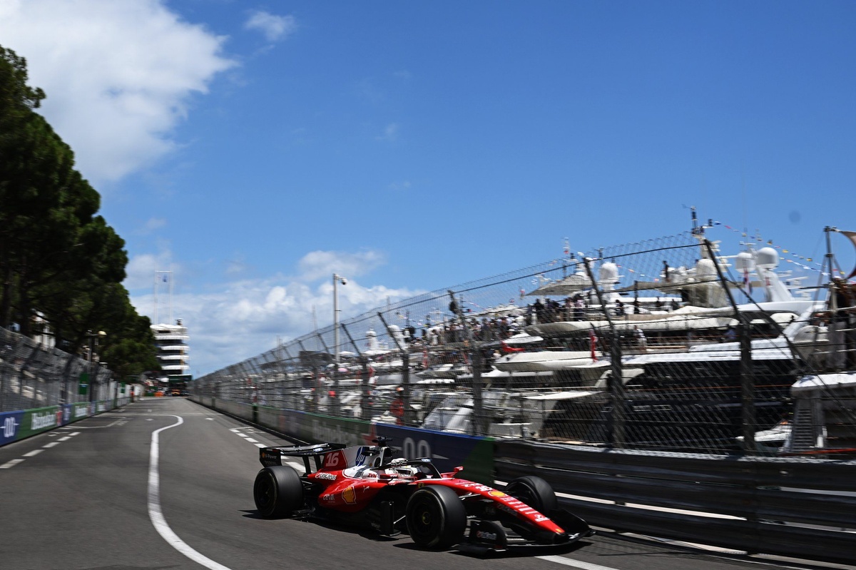 El yate de Max Verstappen se une al puerto deportivo del GP de Mónaco