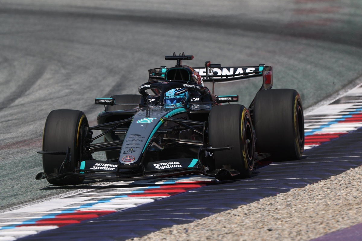 Russell gana en un apretado final en Austria; Colapinto sufre y Checo Pérez abandona