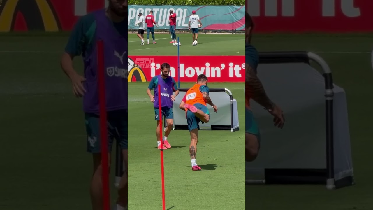 Video: ¡TODOS SOMOS BERNARDO SILVA EN EL ENTRENAMIENTO DE PORTUGAL! | 🎬 #ESPNMundial | #Shorts