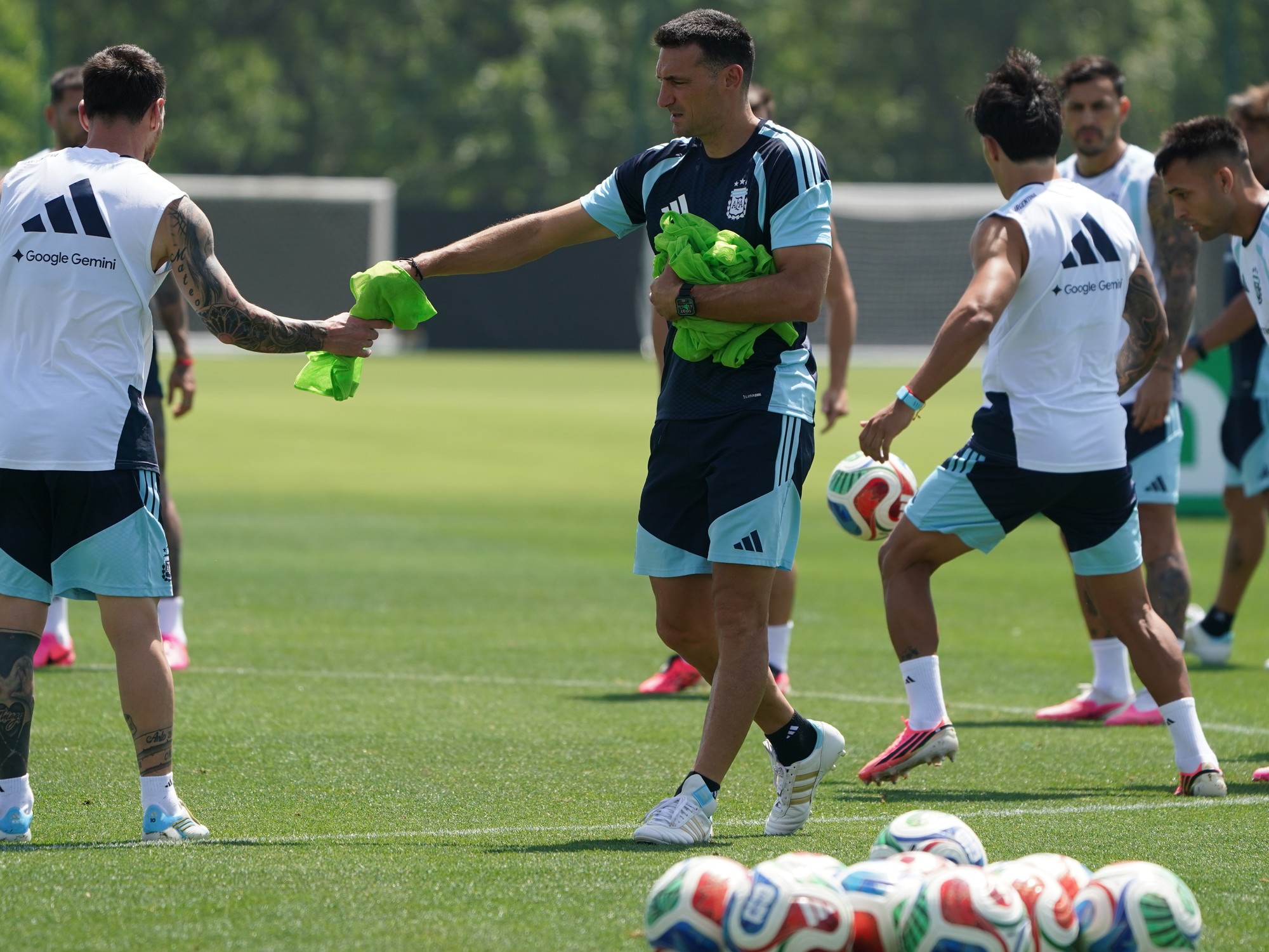 Scaloni, 13 pecheras en la práctica, una certeza y otra duda: el posible 11 para los 16avos :: Olé