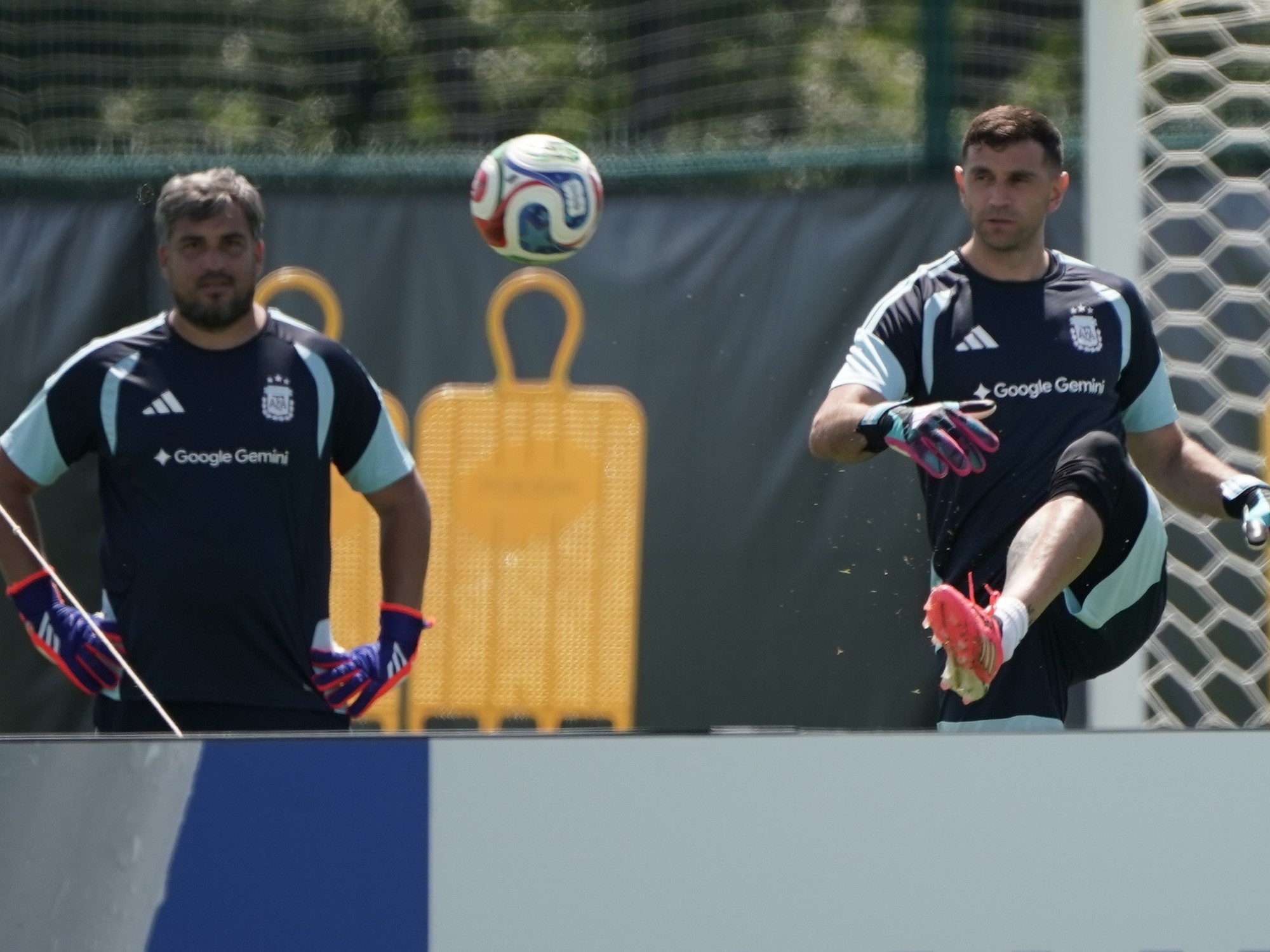 Dibu Martínez: «Ya puedo entrenar normal» y el método mental con el que prepara los mata-mata :: Olé
