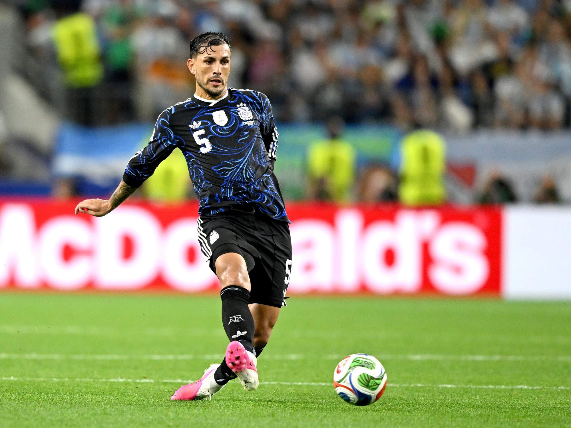 El récord histórico en Mundiales que alcanzó Paredes en la Selección :: Olé