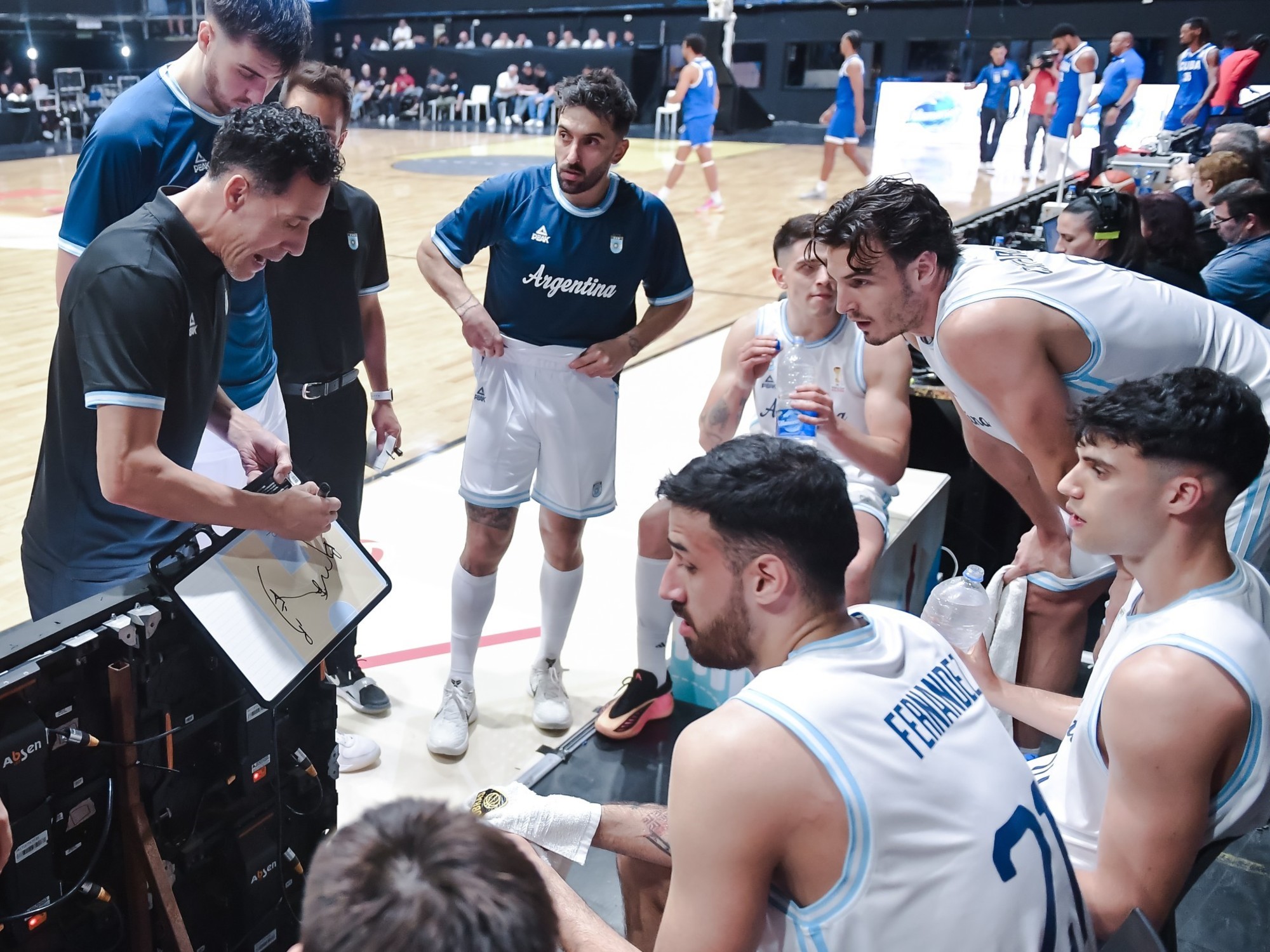 Clasificatorios FIBA: los 14 convocados para enfrentar a Uruguay y Panamá :: Olé