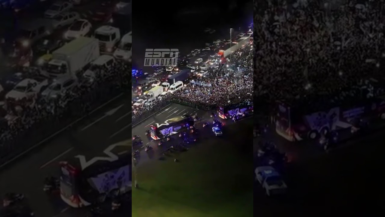 Video: ¡LOCURA POR ARGENTINA! LOS HINCHAS RECIBIERON A LOS JUGADORES EN EZEIZA | ⚡ #ESPNMundial | #Shorts