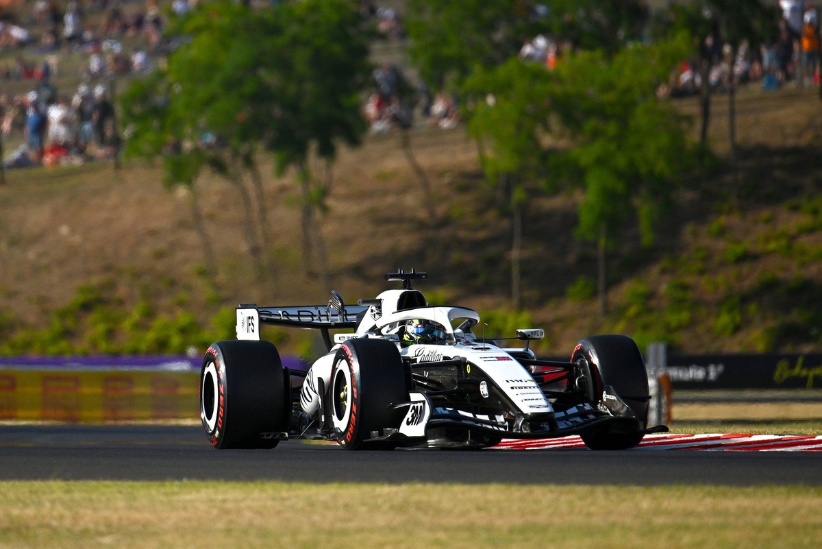 Checo Pérez admite que los Aston Martin "serán difíciles de vencer" en la clasificación de Hungría