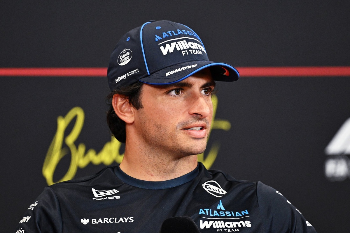 Usuarios de X corrigen a Carlos Sainz con una Nota de la Comunidad tras el choque con Piastri en Hungría