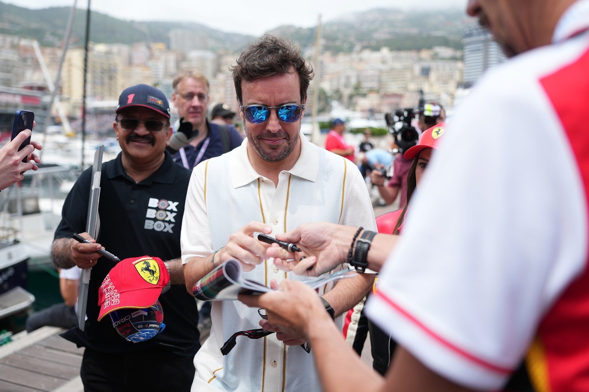 VIDEO: Fernando Alonso conduce su Lamborghini de seis millones de dólares por Monaco