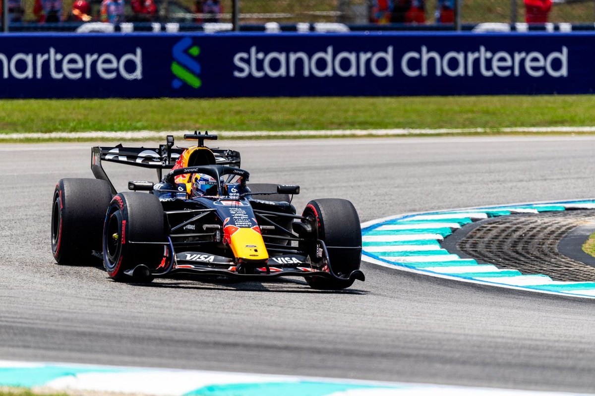 Verstappen logra la pole seguido de Hamilton en el GP de Bahréin en Malasia; Colapinto y Checo Pérez arrancan atrás