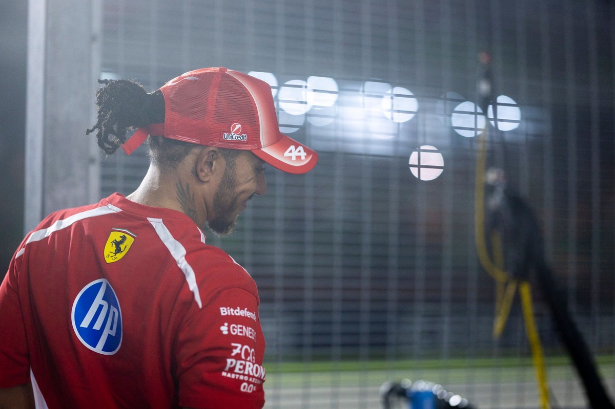 Lewis Hamilton desvela la restauración completa de un Ferrari F40 en un nuevo vídeo
