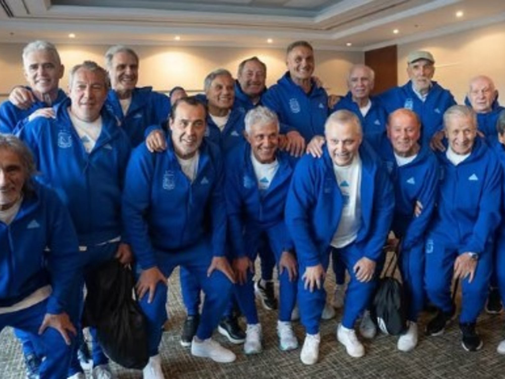 Los campeones del mundo de 1978 y 1986 que acompañaron a Messi en su despedida :: Olé