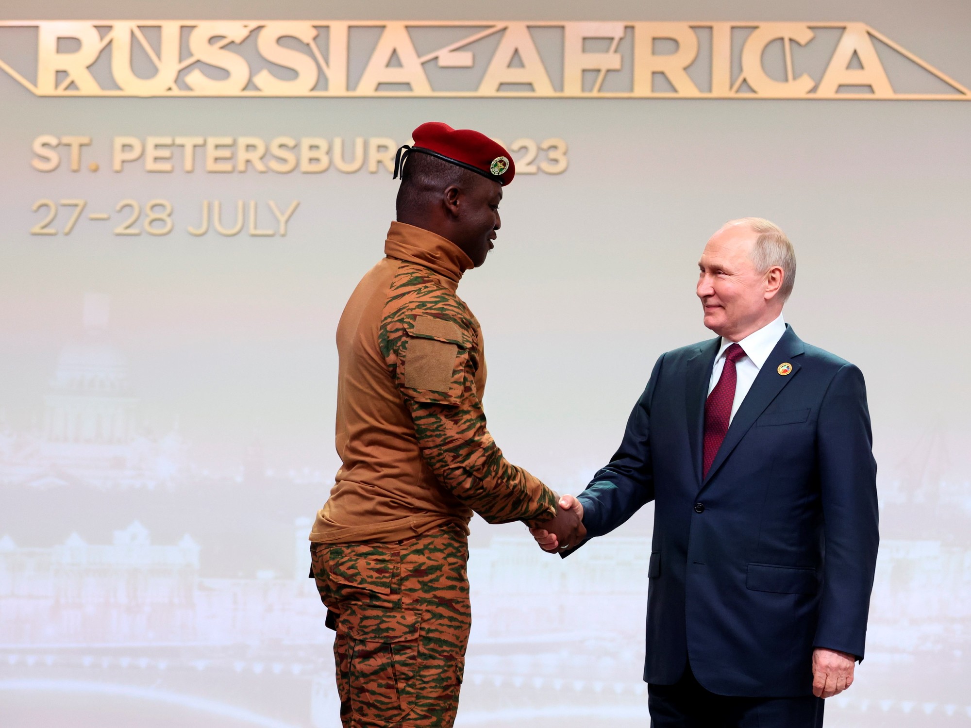 El presidente de Burkina Faso, duro tras el amistoso con la Selección: «Nuestro fútbol está enfermo» :: Olé