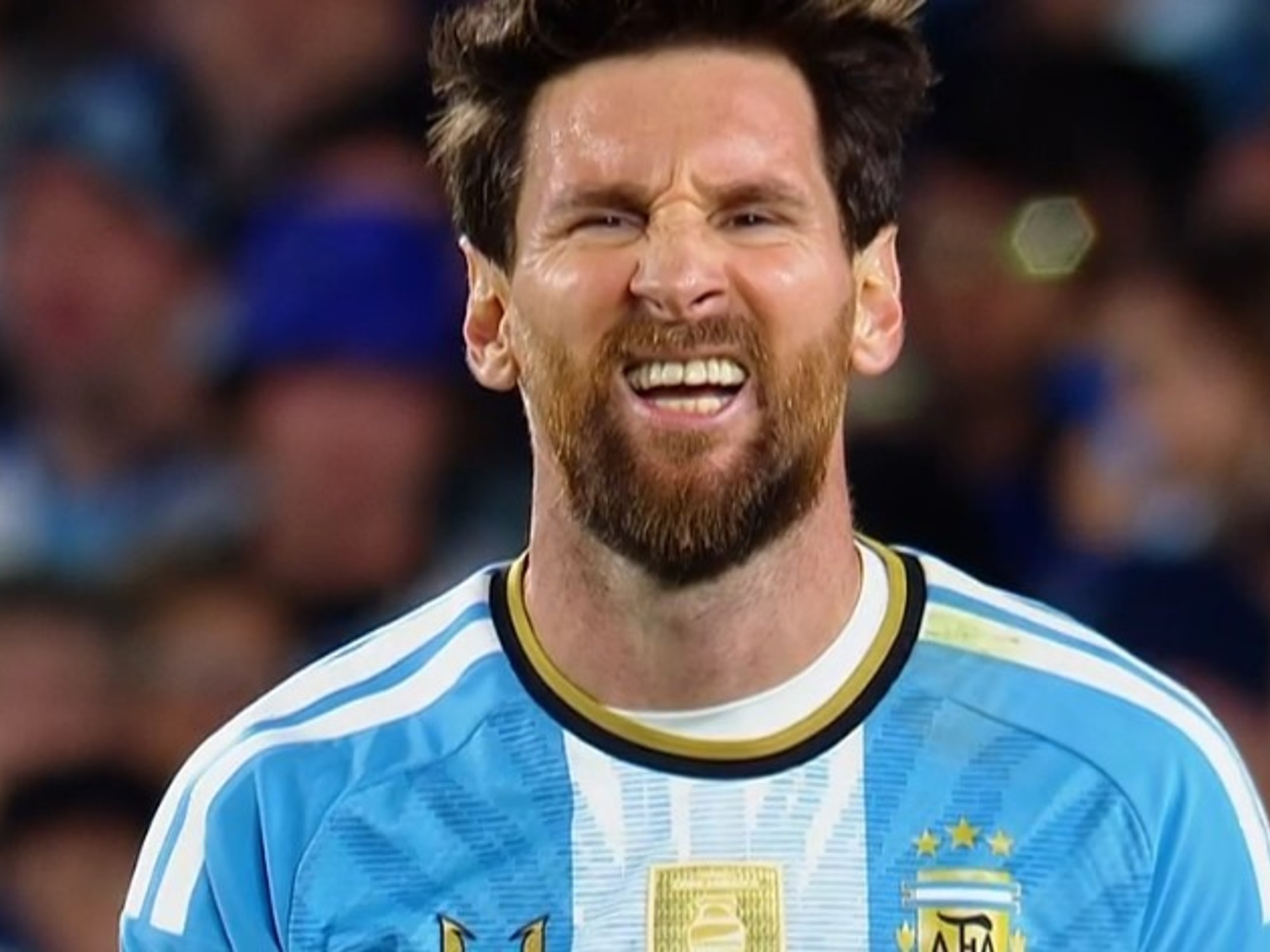 Las otras dos perlas de la despedida de Messi: de la corrida que levantó al Monumental al insulto por errar un gol :: Olé