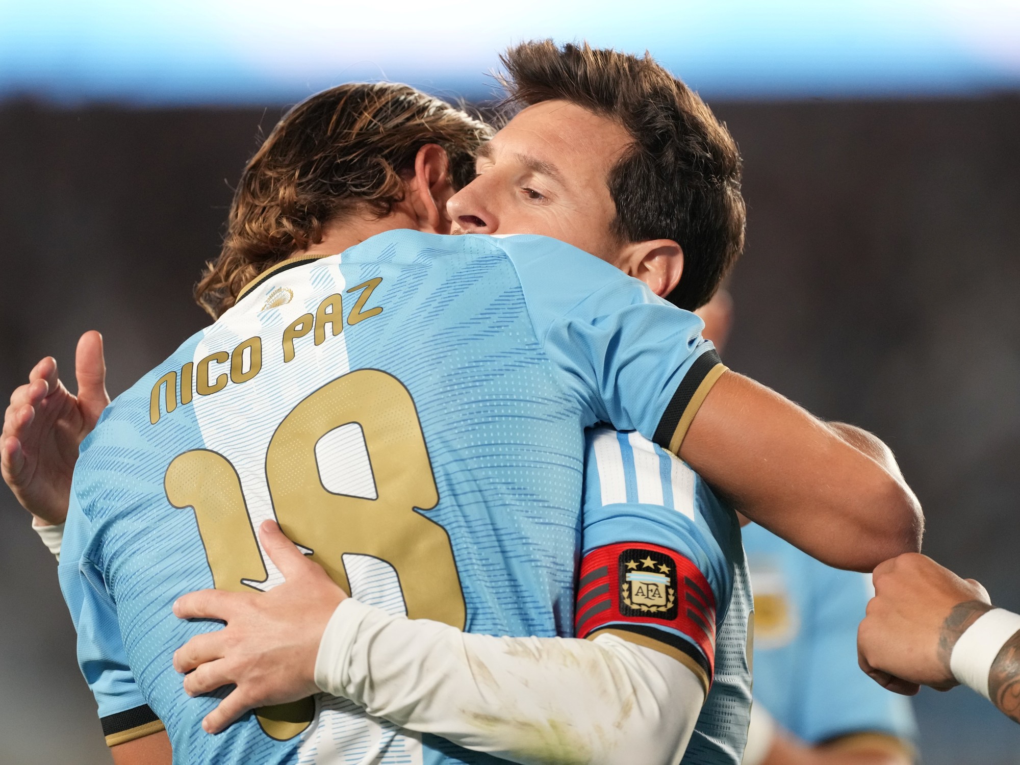 Messi, Nico Paz y el pase simbólico de cara al futuro :: Olé